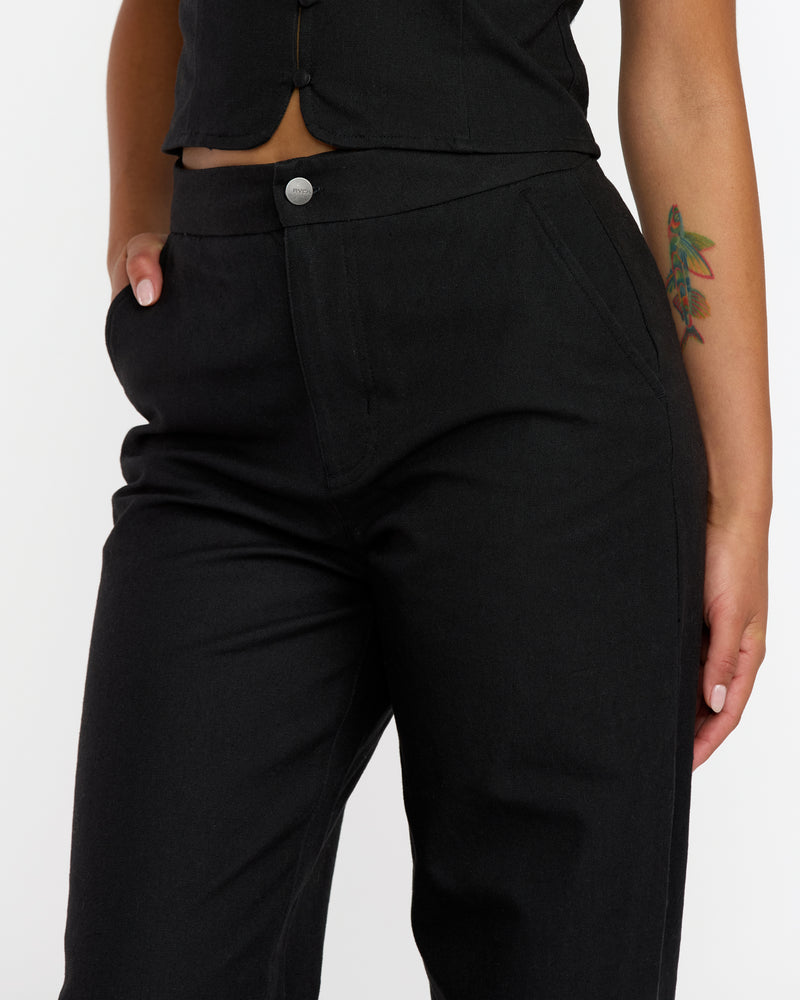 Bonnie Pant - RVCA