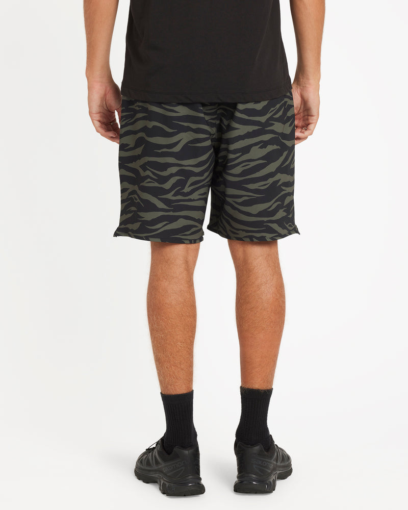 Hawaii Yogger Stretch 17" Short- RVCA