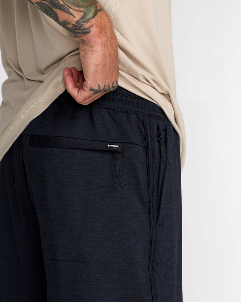 Yogger Recover 17" Short - RVCA