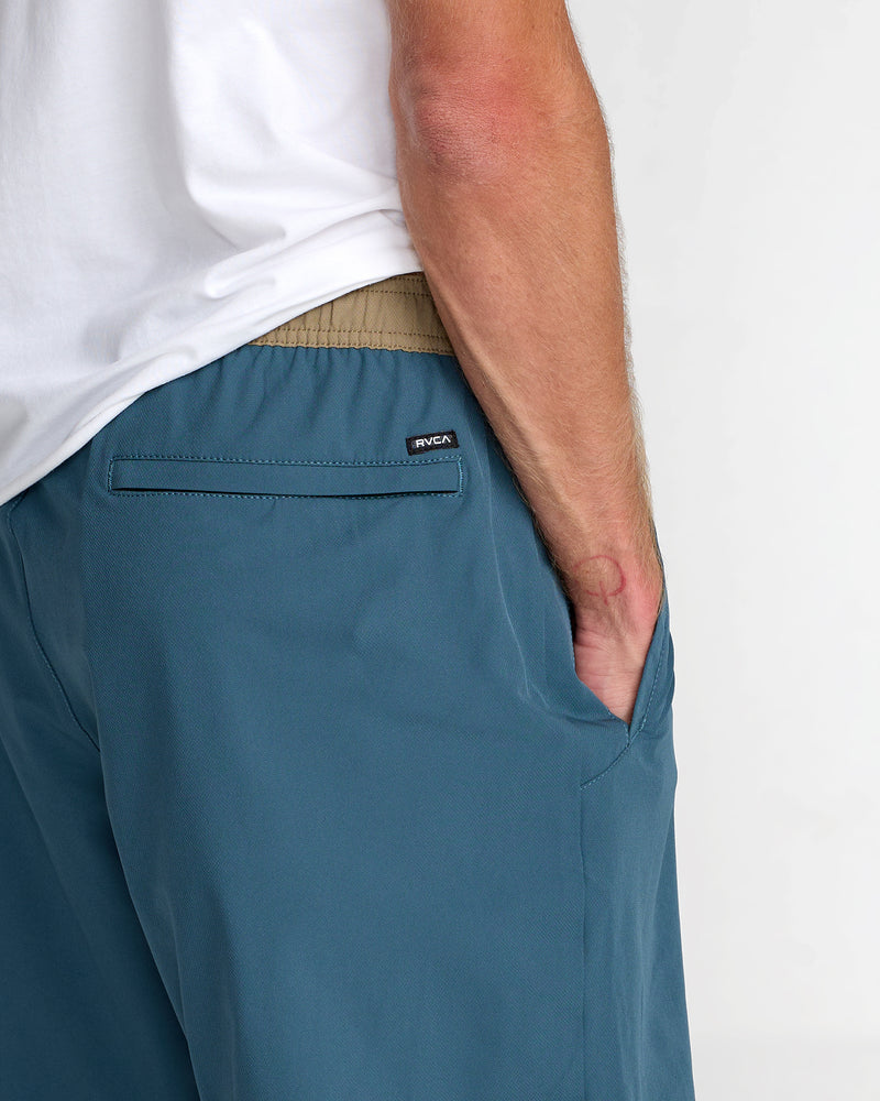 Yogger Stretch Contrast 17" Short - RVCA