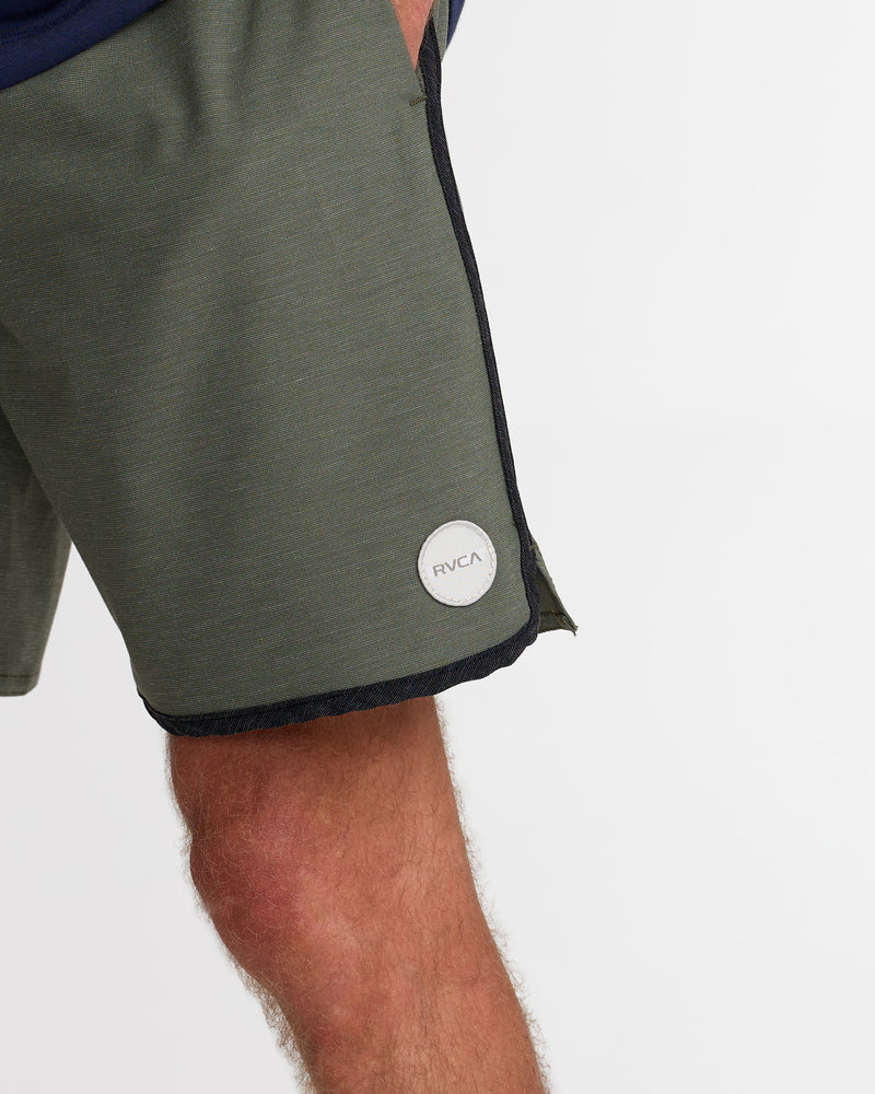 Yogger Hybrid 17" Short- RVCA