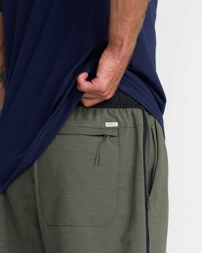 Yogger Hybrid 17" Short- RVCA