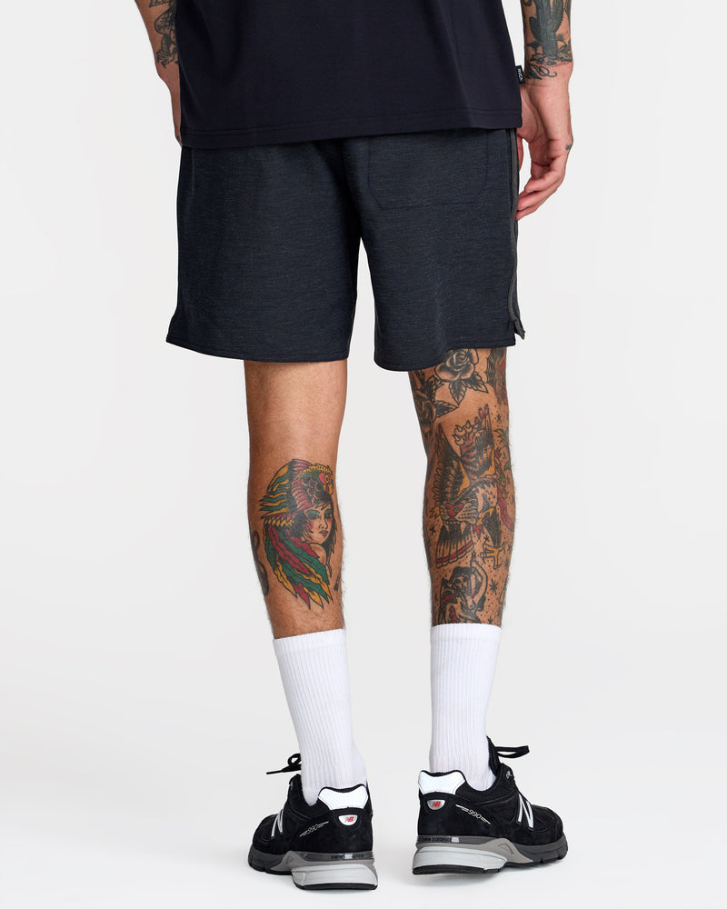 Yogger Hybrid 17" Short