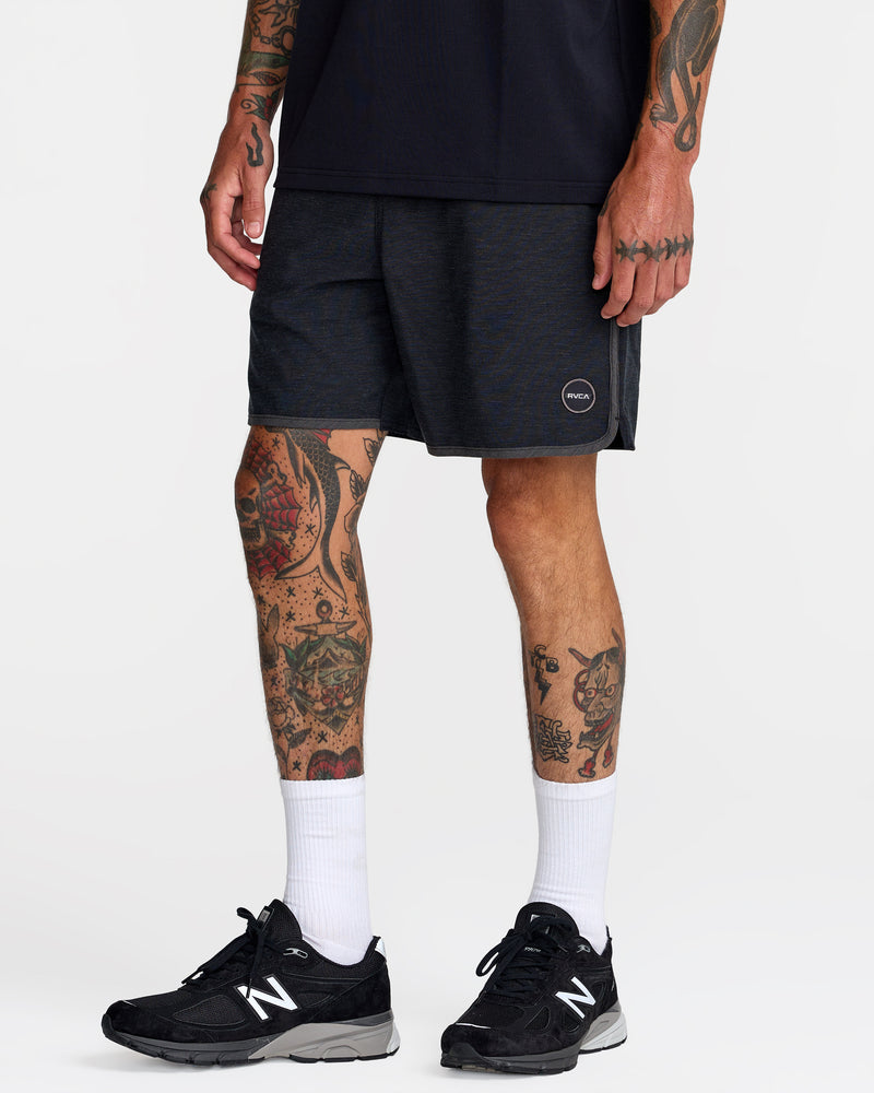 Yogger Hybrid 17" Short